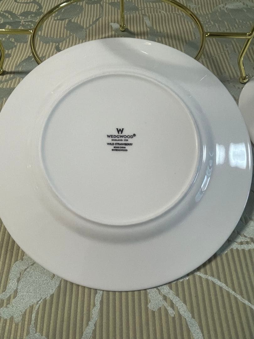 ウェッジウッド ワイルドストロベリー プレート3枚＆3段ケーキスタンド付きセット