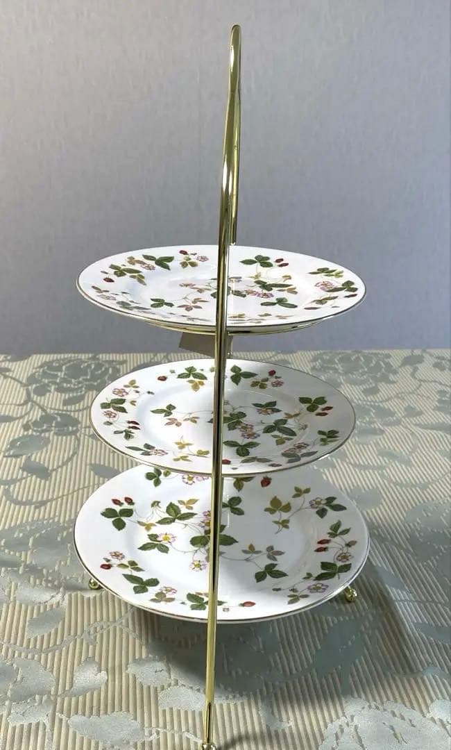 ウェッジウッド ワイルドストロベリー プレート3枚＆3段ケーキスタンド付きセット