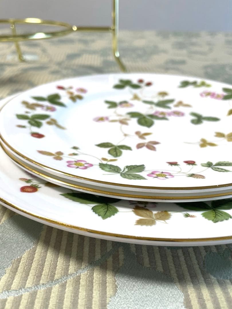 ウェッジウッド ワイルドストロベリー プレート3枚＆3段ケーキスタンド付きセット