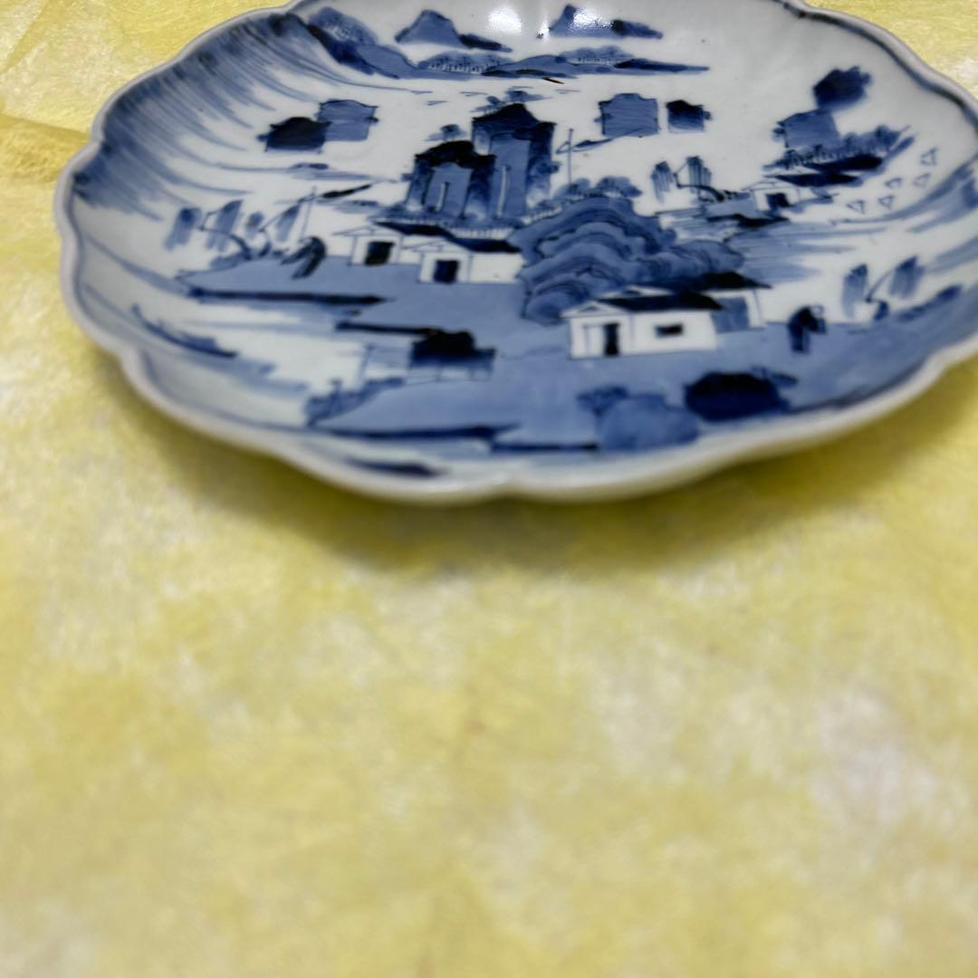 青と白の風景画 波型皿