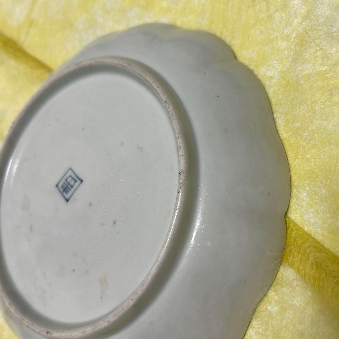 青と白の風景画 波型皿