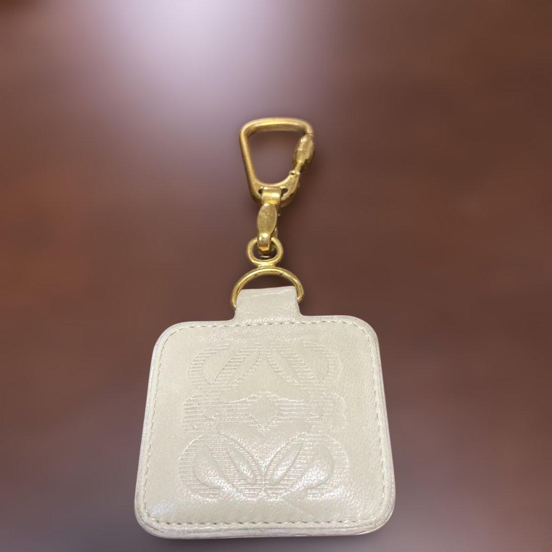 LOEWEアイボリー キーホルダー