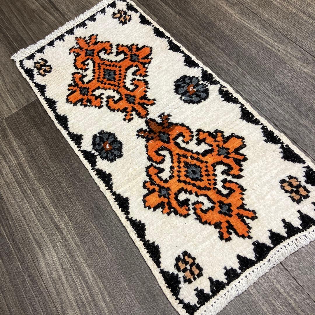 モロッコ絨毯ヴィンテージラグベルベル産 手織り絨毯 36x75cm