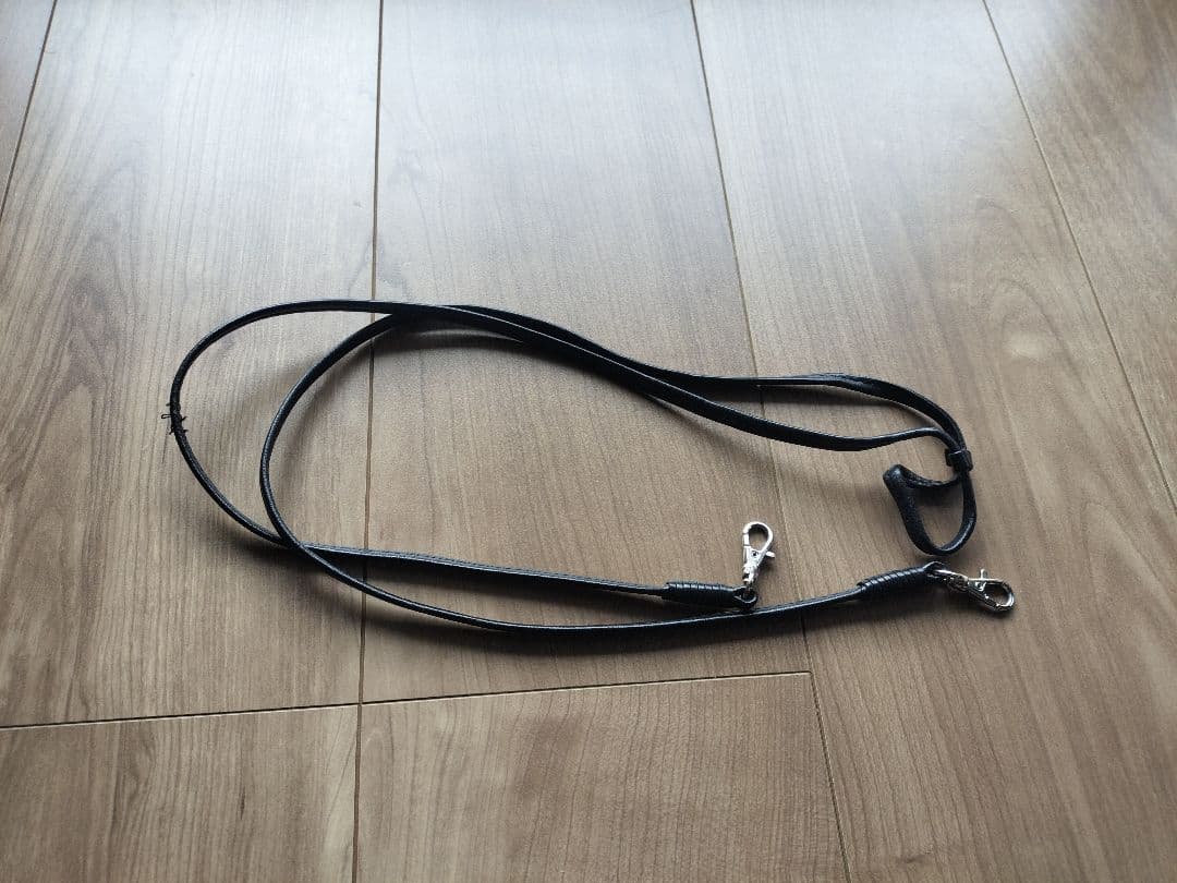 TOGA　PULLAブラックレザー二つ折り財布