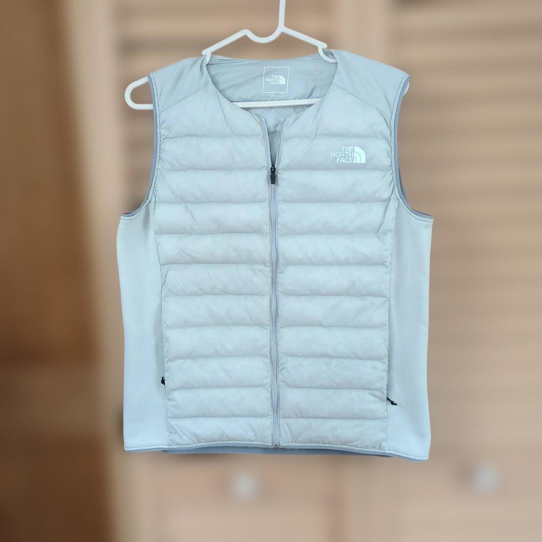THE NORTH FACE レッドランベストライトグレーM！軽い暖かい