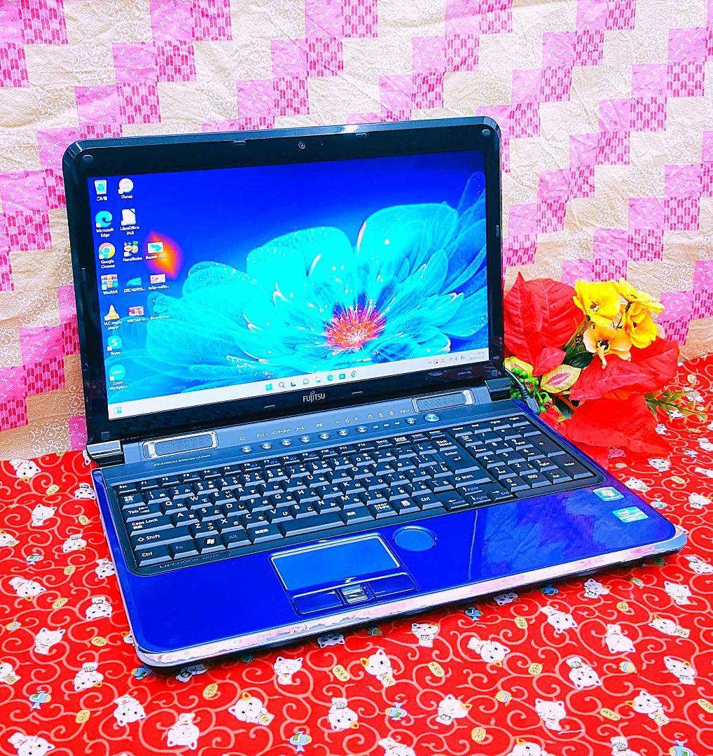 極上品！ホワイト色！2世代Core-i7 ！富士通カメラ！新Win11！動画編集