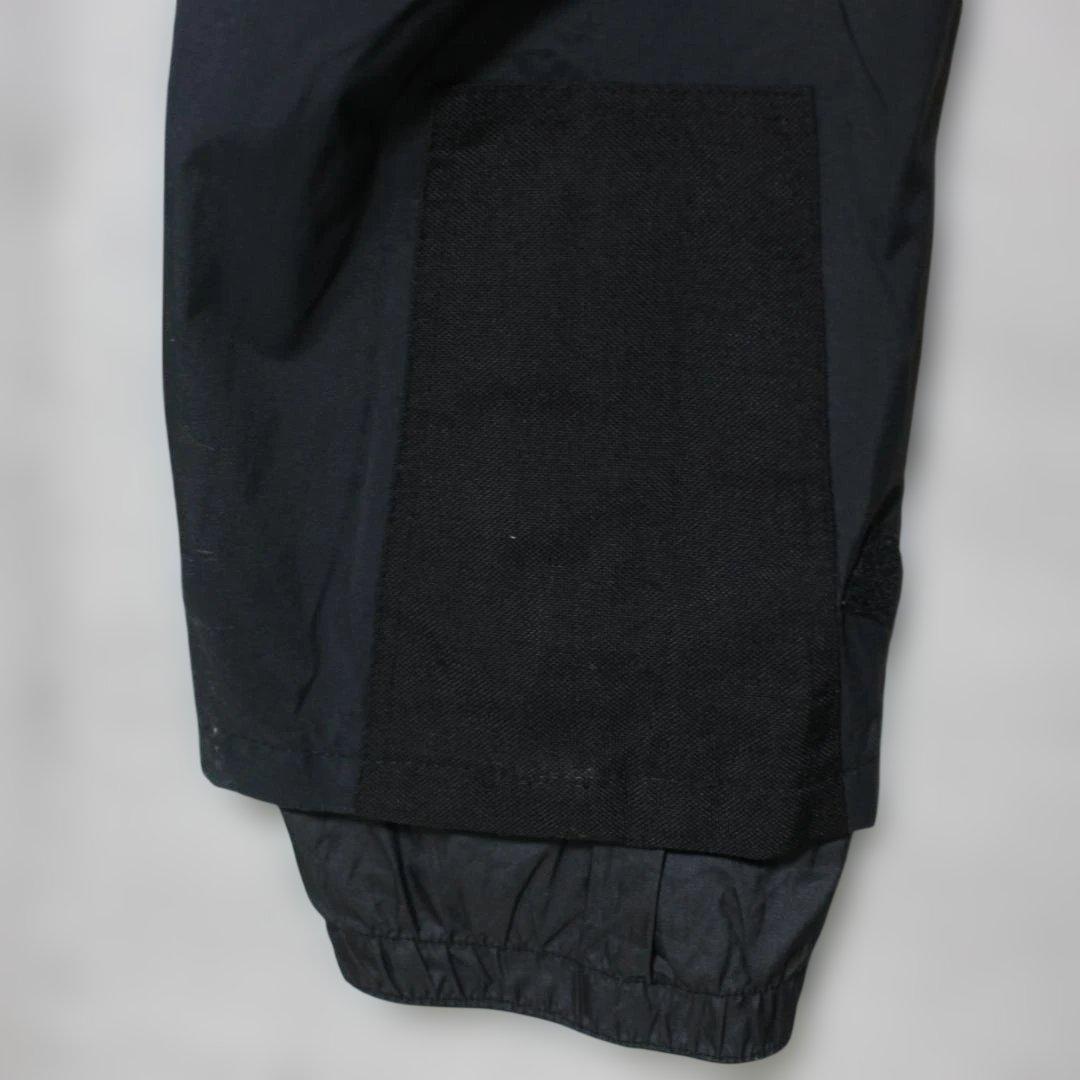 【極美品 高撥水】カナダ製 高機能 ビブパンツ【M】NAVARRO スノーパンツ