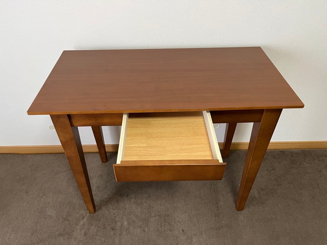 無印良品のテーブル　引き出し付き