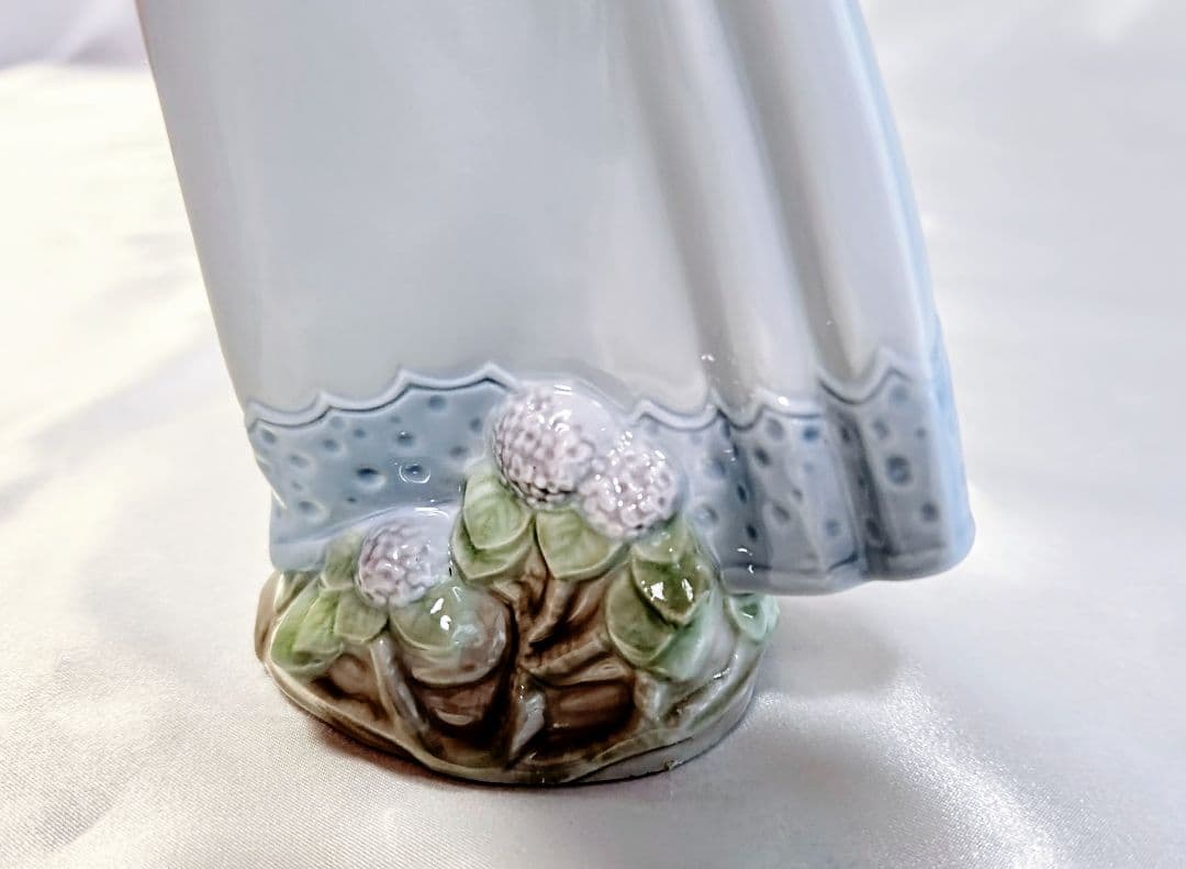 Julio＆Juliaリヤドロ【美品】フィギュリン《鳩を抱く少女》6807