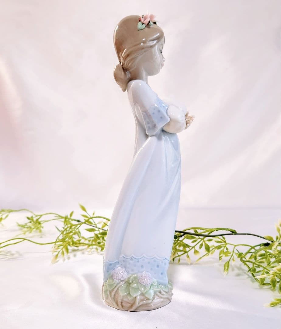 Julio＆Juliaリヤドロ【美品】フィギュリン《鳩を抱く少女》6807