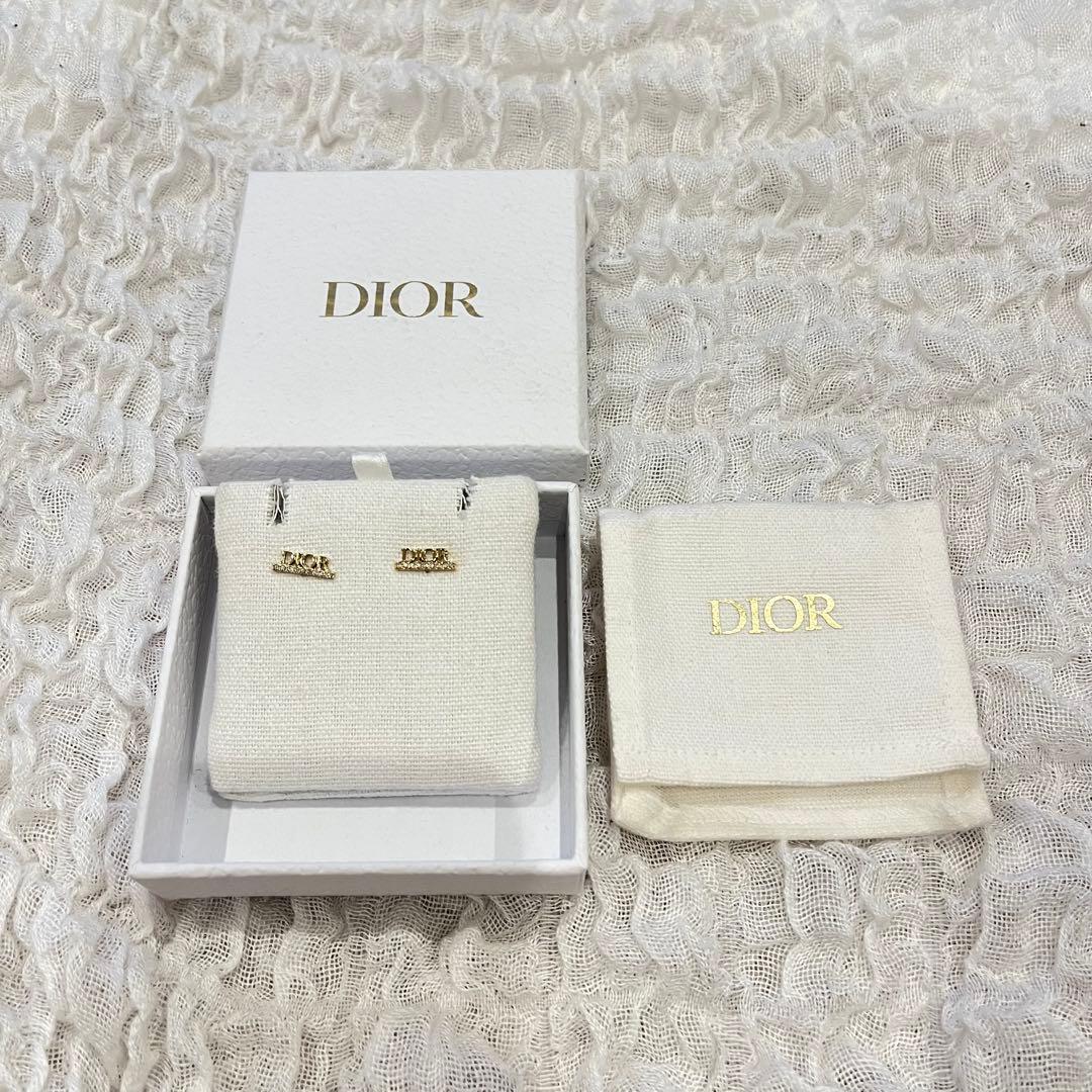 1/27 限定価格Dior ロゴデザイン ピアス　ラインストーン