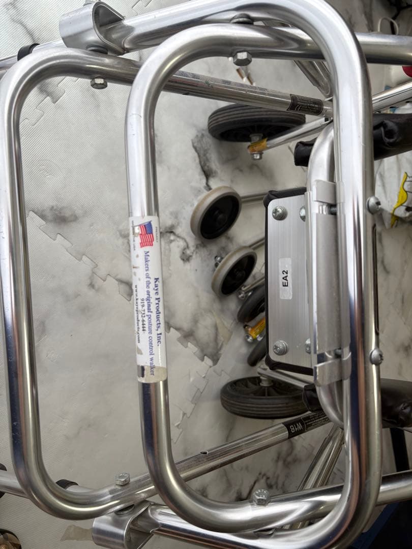 ①PCW歩行器　W1B ジュニア用　背もたれクッション付　屋外用&室内用タイヤ有