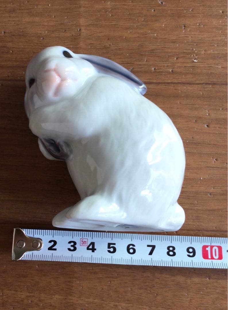   うさぎの置物　イヤーフィギュリン　2018