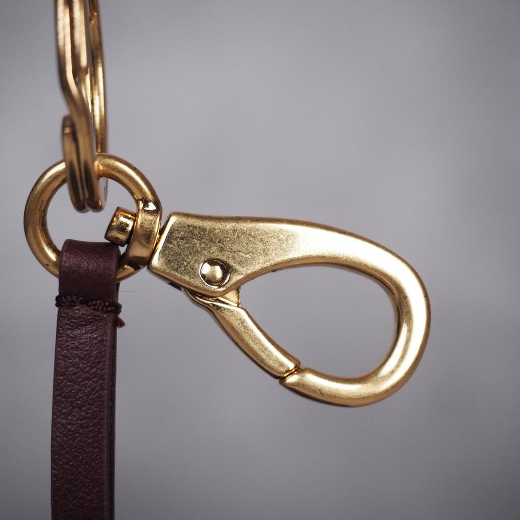 美品 Anya Hindmarch タッセルゴースト バーガンディ シアリング