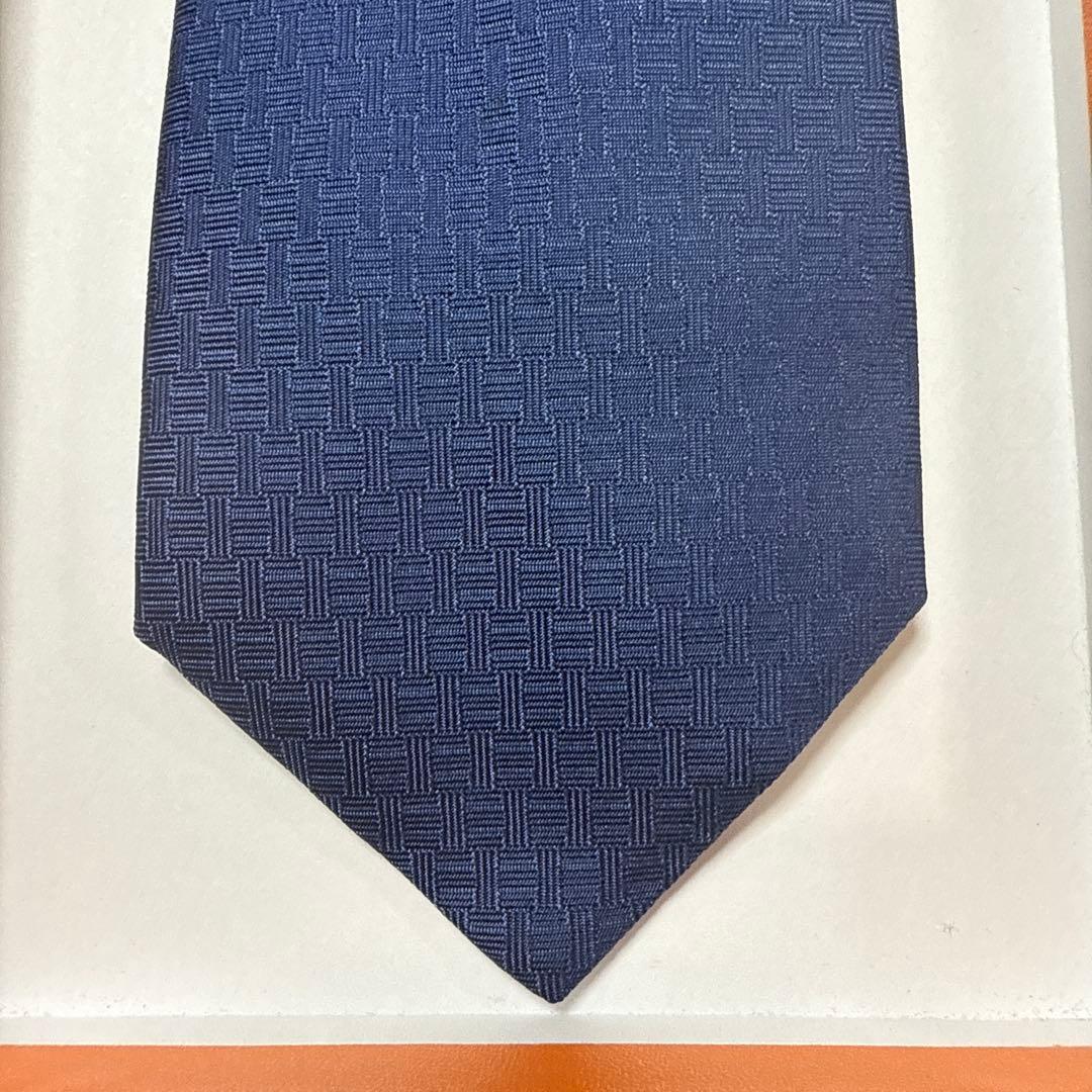 美品　エルメス　ネクタイ　紺　H柄ファソネ　馬柄ロゴ　シルクジャガード