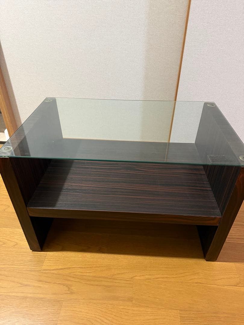 ガラス天板のサイドテーブル