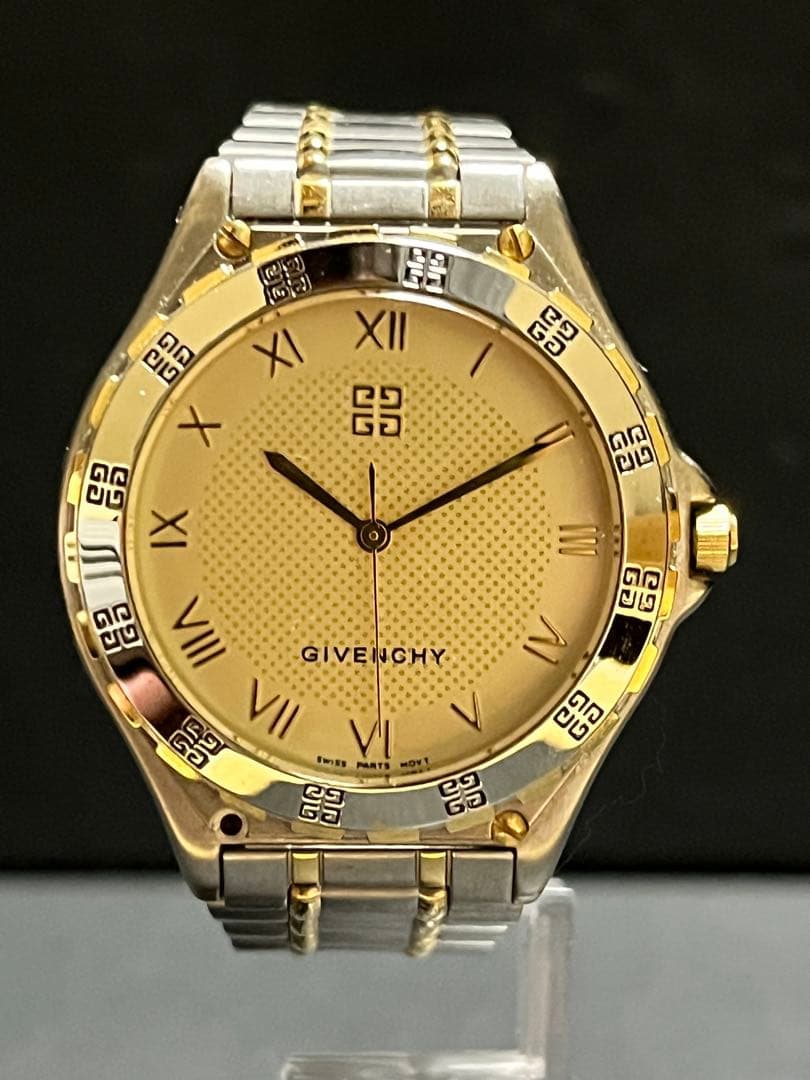★奇跡的の1本！GIVENCHYジバンシーメンズ腕時計　動作良好