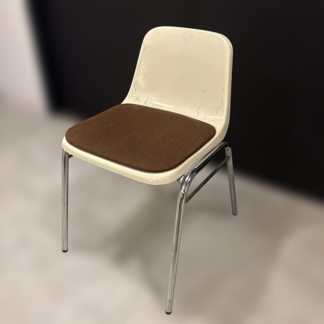 スタッキングチェア　KOKUYO ホワイト