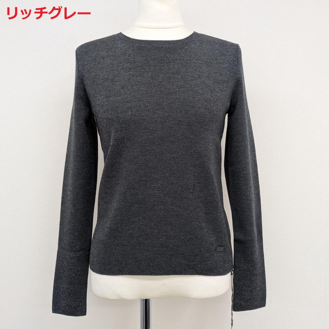 FOXEY　ロゴプレート付ニット「DAY TIME」、タグ付き未使用品です。