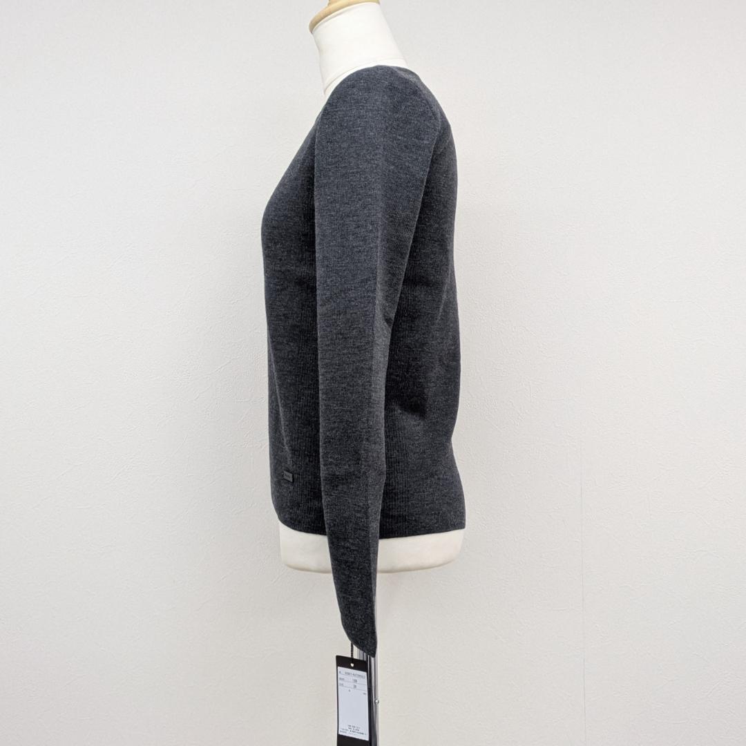 FOXEY　ロゴプレート付ニット「DAY TIME」、タグ付き未使用品です。