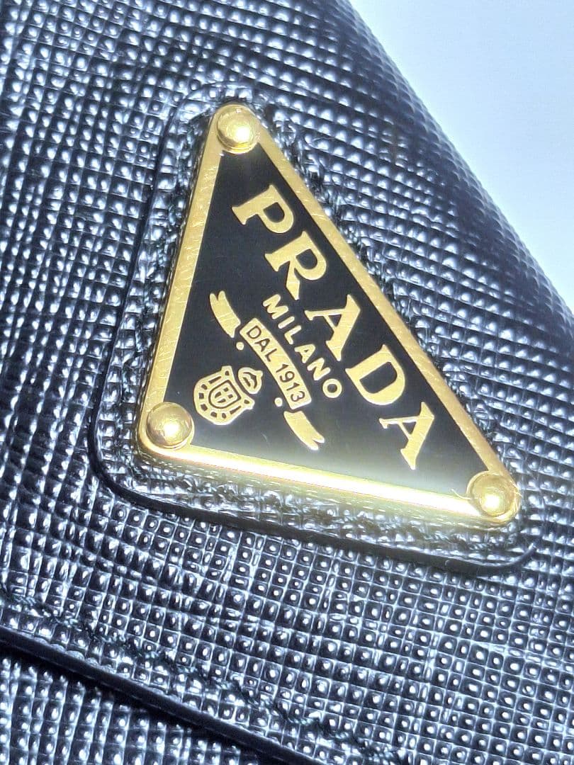 【極美品】PRADA 三つ折り財布 三角ロゴ サフィアーノ+ネックレス2点