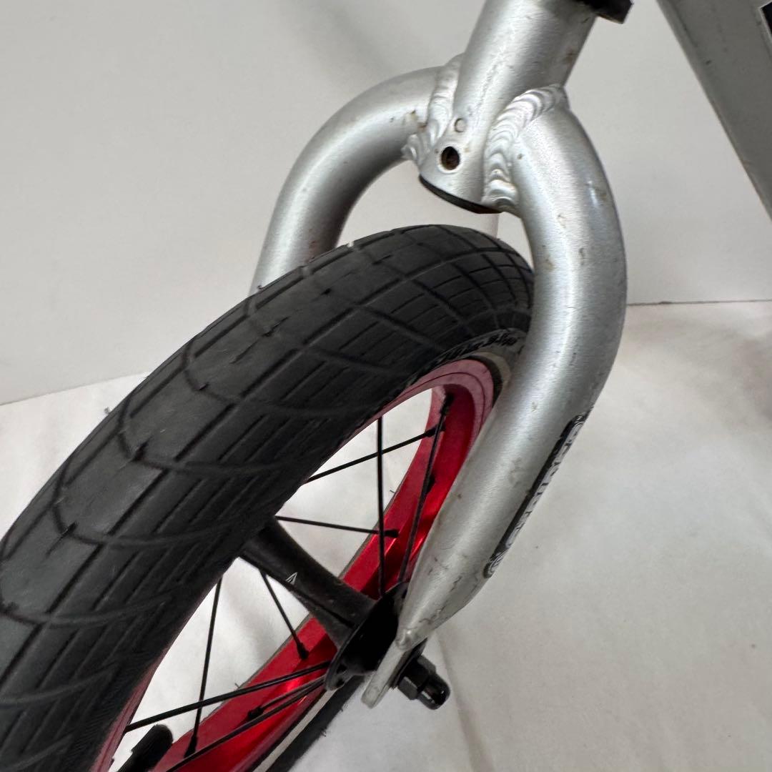 ストライダープロ　シルバー　カスタム　ランバイク　ゴムタイヤ付