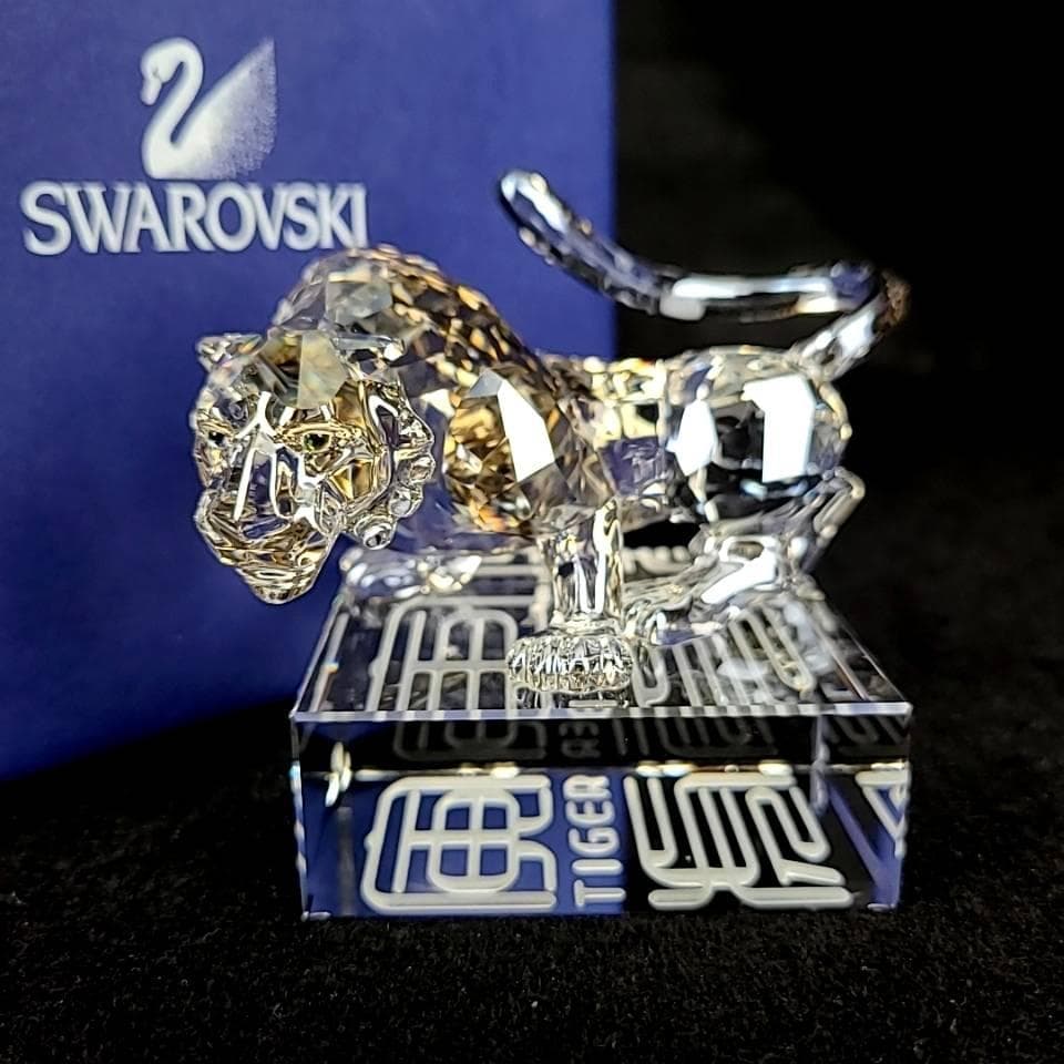 ◆未使用級◆スワロフスキー　虎　寅　トラ　2010年限定　置物　箱つき