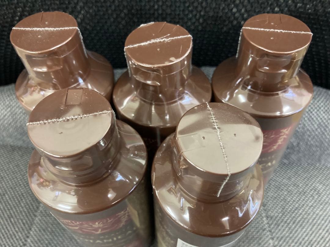 メ*4様 S 未使用品 ヘアボーテ カラーシャンプー ダークブラウン 200mL