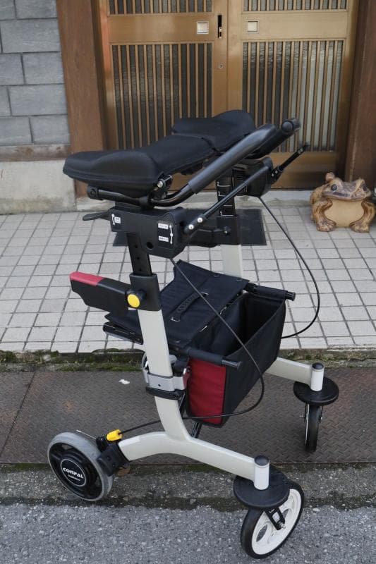 ◆アロン化成◆安寿◆歩行車リトルターンZ◆前腕支持タイプの歩行車◆折り畳み可能