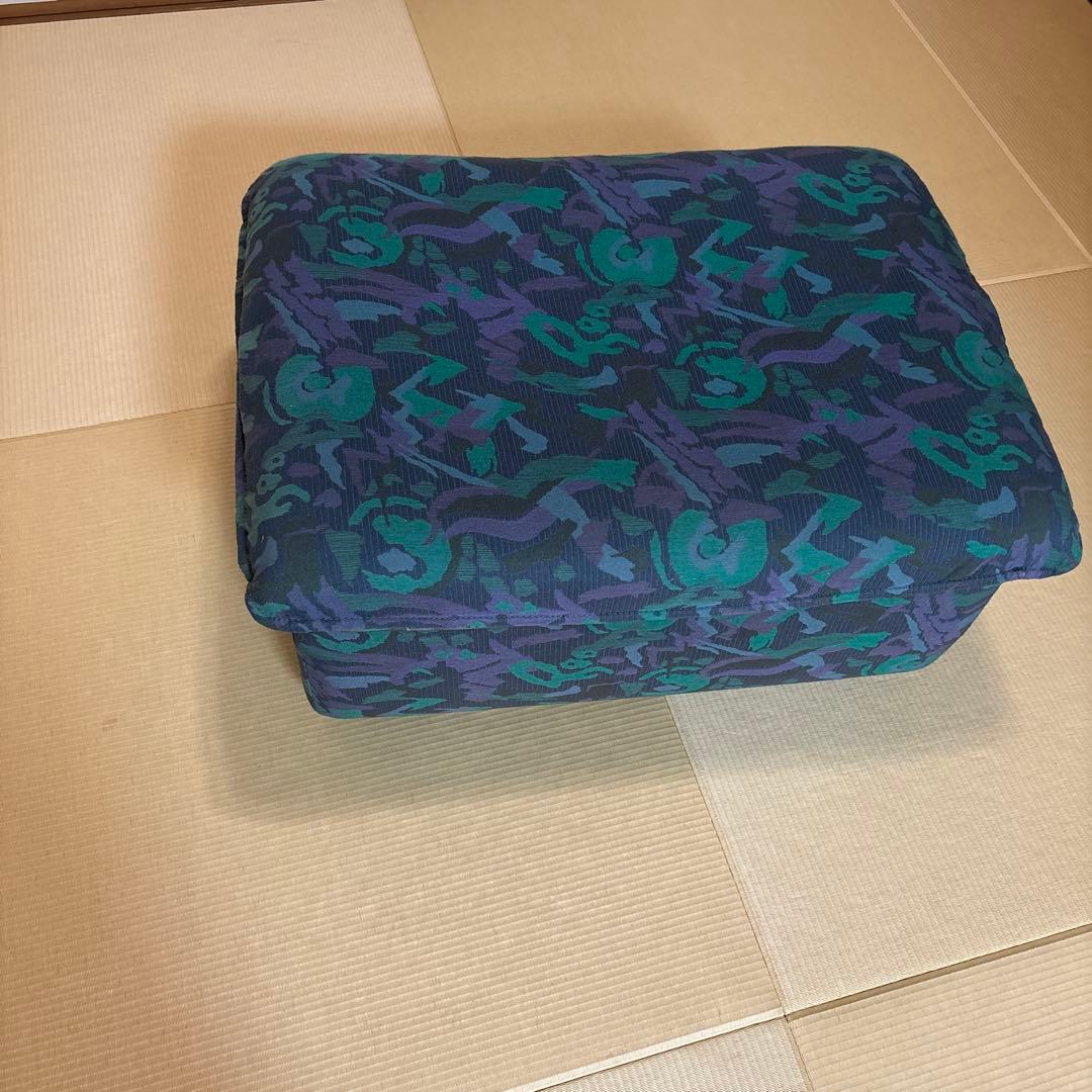 フクラ　布製オットマン ダークグリーンと紫のパターン