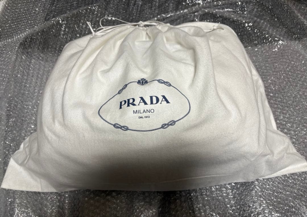 プラダ　シアリングトートバッグ　新品　PRADA トライアングルロゴ　ポーチ付き