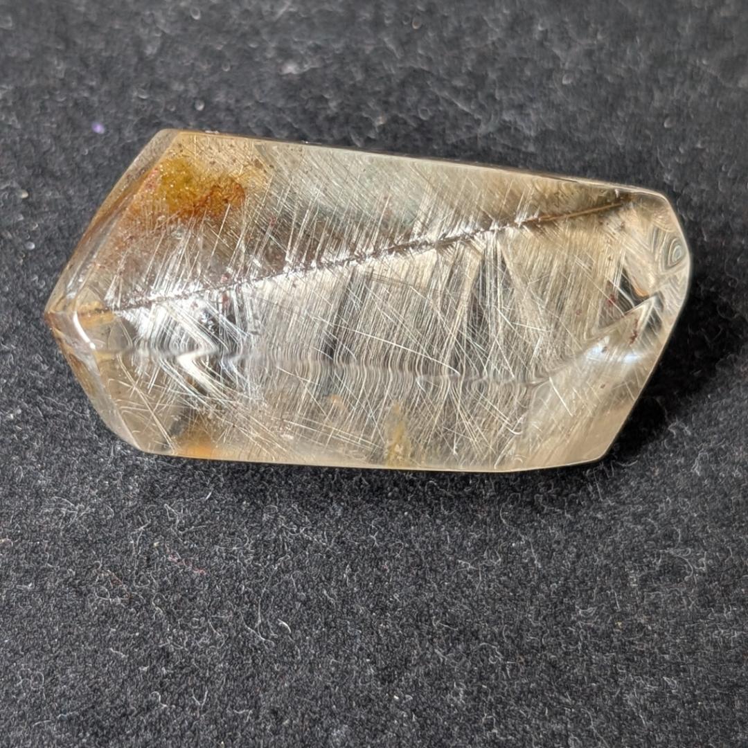 プラチナルチル 六角形カット オーロラ入ブルッカイト 奇跡の結晶 経営者のお守り