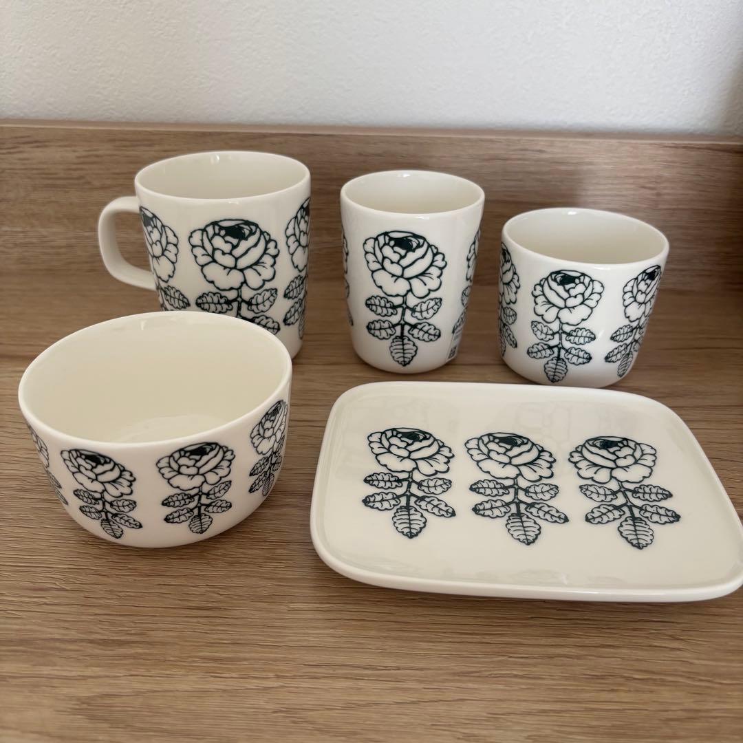 マリメッコ　ヴィヒキルース　一式　白黒