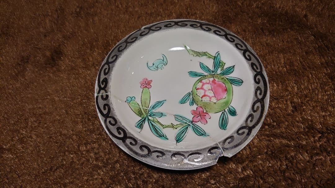 中国美術　李朝　粉彩　蝶の図　豆皿　旧家蔵出し　１客