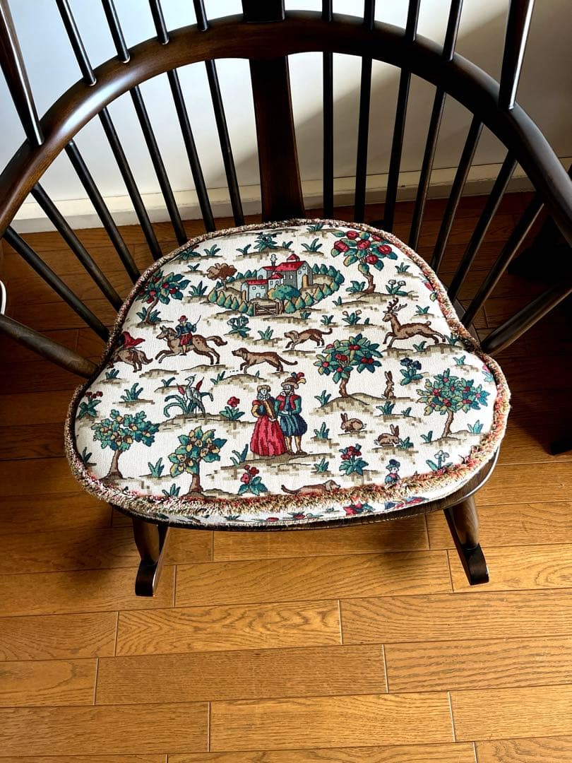 ERCOL 椅子用クッション未使用（狩猟柄刺繍）と使用感有り雉柄の2枚組み