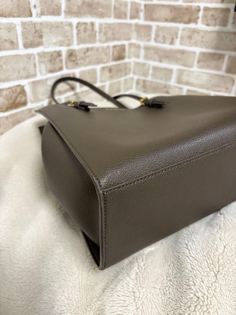 CHARLES & KEITHサンサ クラシックダブルハンドルトートバッグ