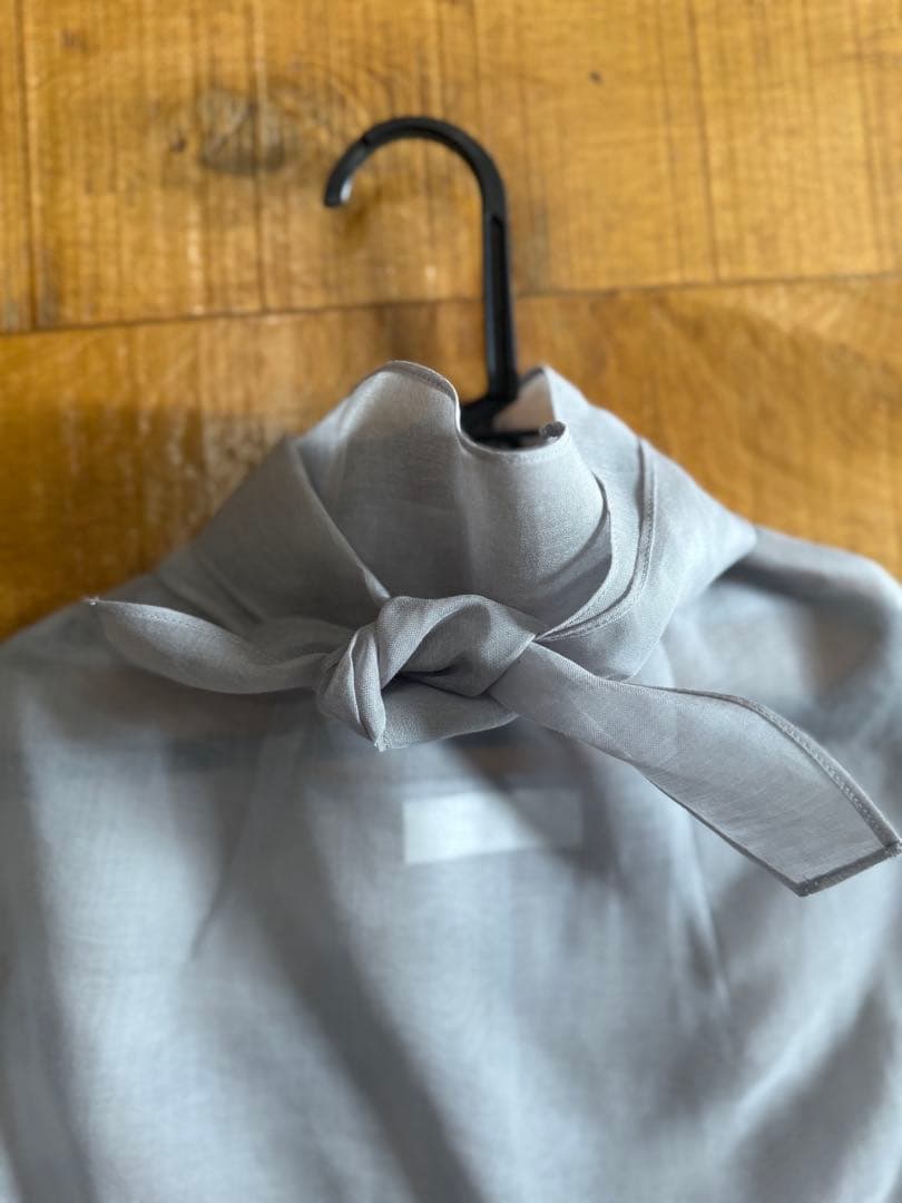 トップス AMOMENTO KNOTTED COLLAR TOP GRAY