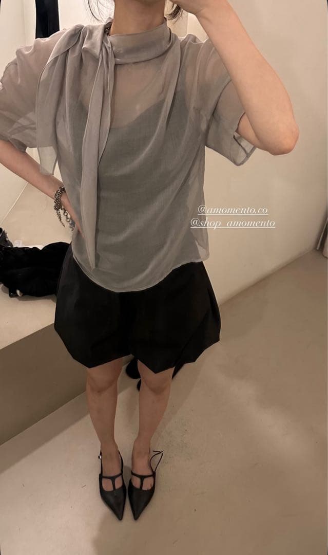 トップス AMOMENTO KNOTTED COLLAR TOP GRAY