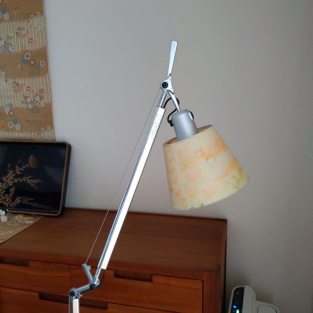 アルテミデトロメオフロアスタンド