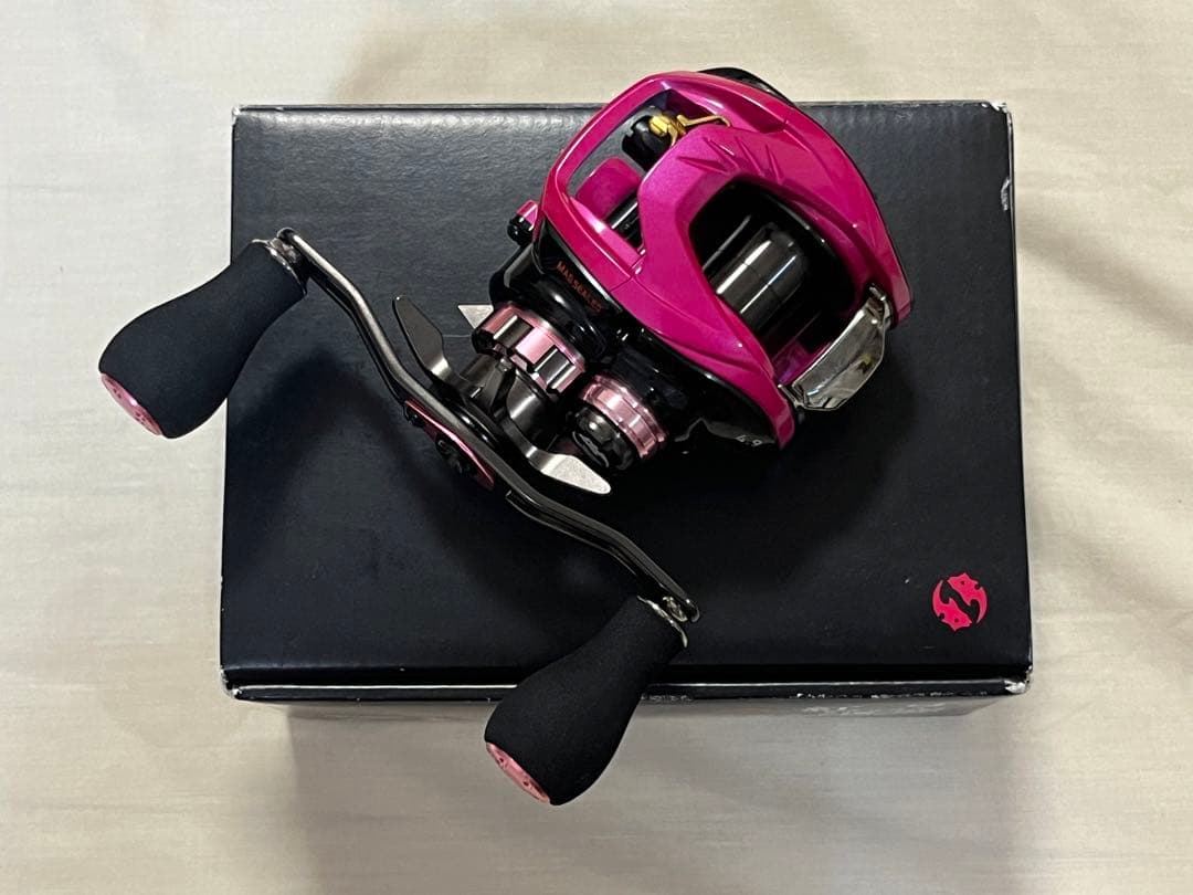 【新品未使用】激レア ダイワ 18紅牙 TW 4.9L-RM ハイパーカスタム