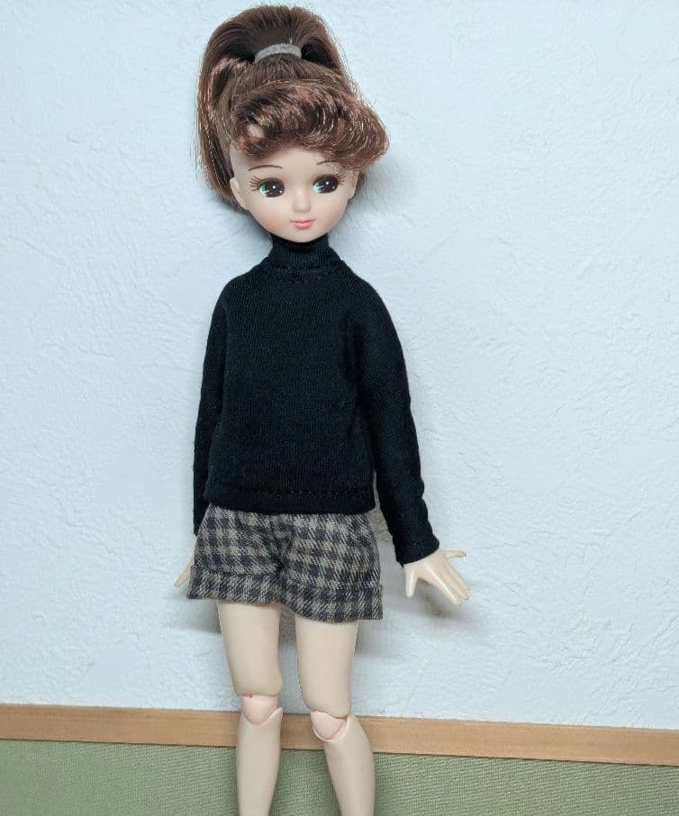 22㌢ドールサイズ服 C380円（タートルネック長袖）