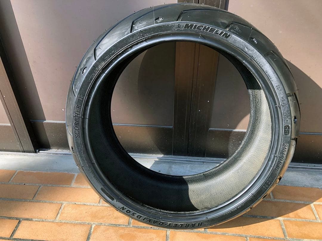 ハーレー 純正 240/40 R18 2023年新車外しタイヤ です。