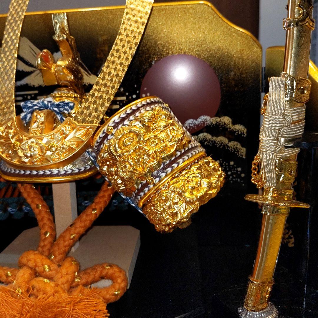 美品　金色の兜飾り 　兜　こどもの日　宝石つき　節句　五月人形