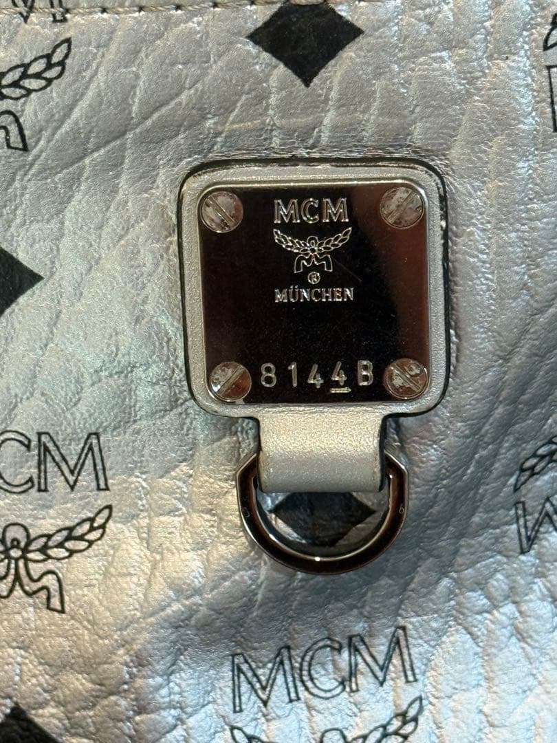 MCM ボディバッグ　シルバー