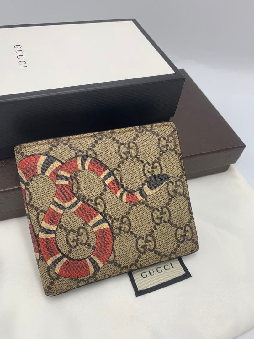 【美品】GUCCI 二つ折り財布　キングスネーク　ベージュ系　GGスプリーム