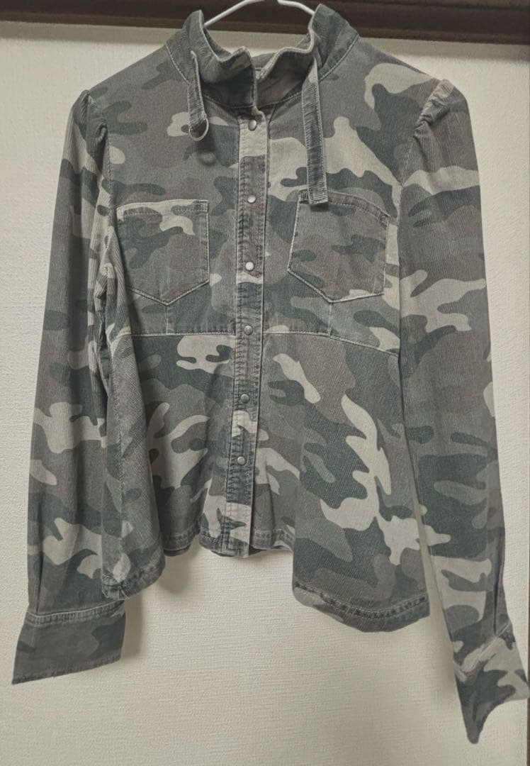 LAGUAGEM PEPLUM CAMO 迷彩柄ミリタリー　ジャケット　トップス
