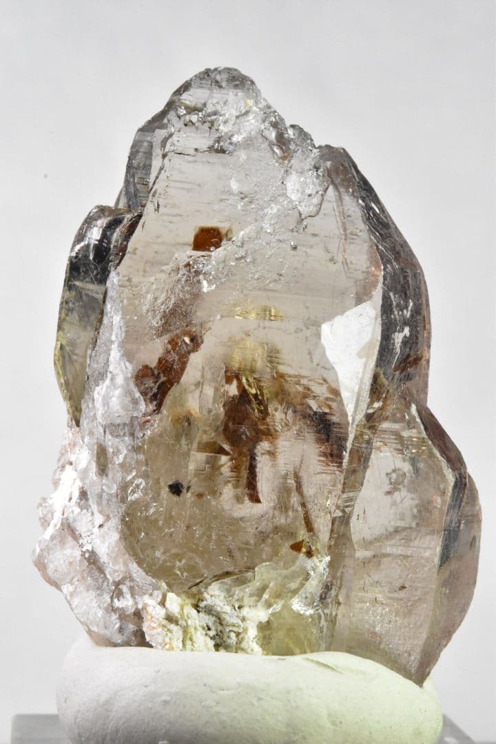 ガネーシュヒマール ヒンドゥン産 バイオタイト 角閃石 インクォーツ