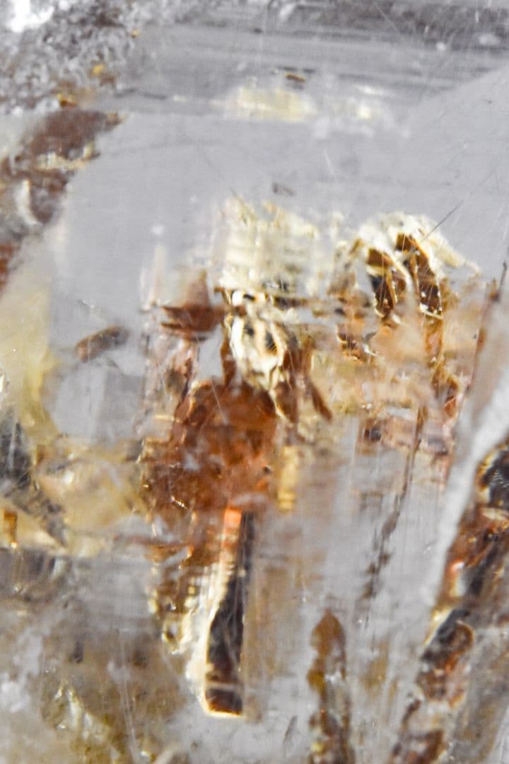 ガネーシュヒマール ヒンドゥン産 バイオタイト 角閃石 インクォーツ