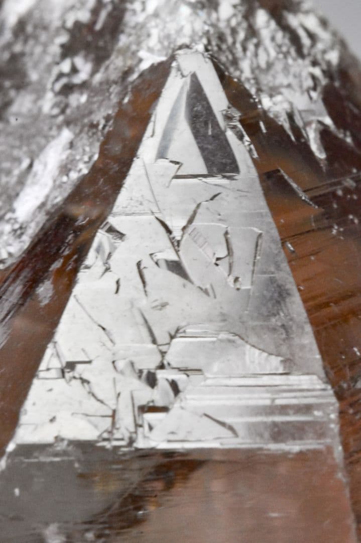 ガネーシュヒマール ヒンドゥン産 バイオタイト 角閃石 インクォーツ