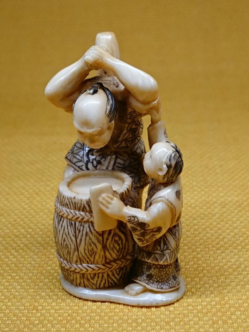 人形　天然素材　彫刻　彫像　根付　置物　インテリア　工芸品　美術品　A2862